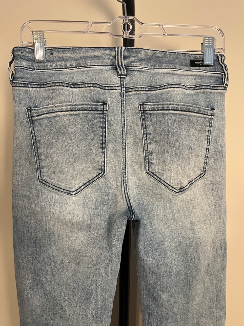 Liverpool Crop Wide Cuff Stretchy Light Wash Blue Jeans Mid Rise Size 6 - Picture 7 of 13